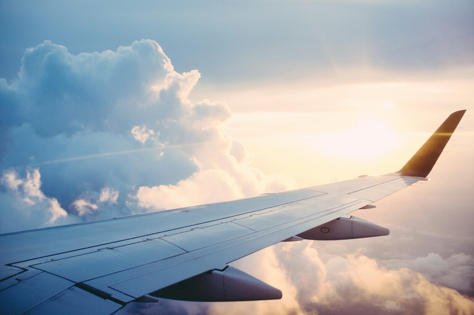 An aircraft wing above cloud on approach