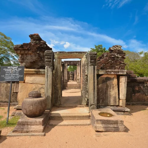 ancient-ruins-at-polonnaruwa-sri
